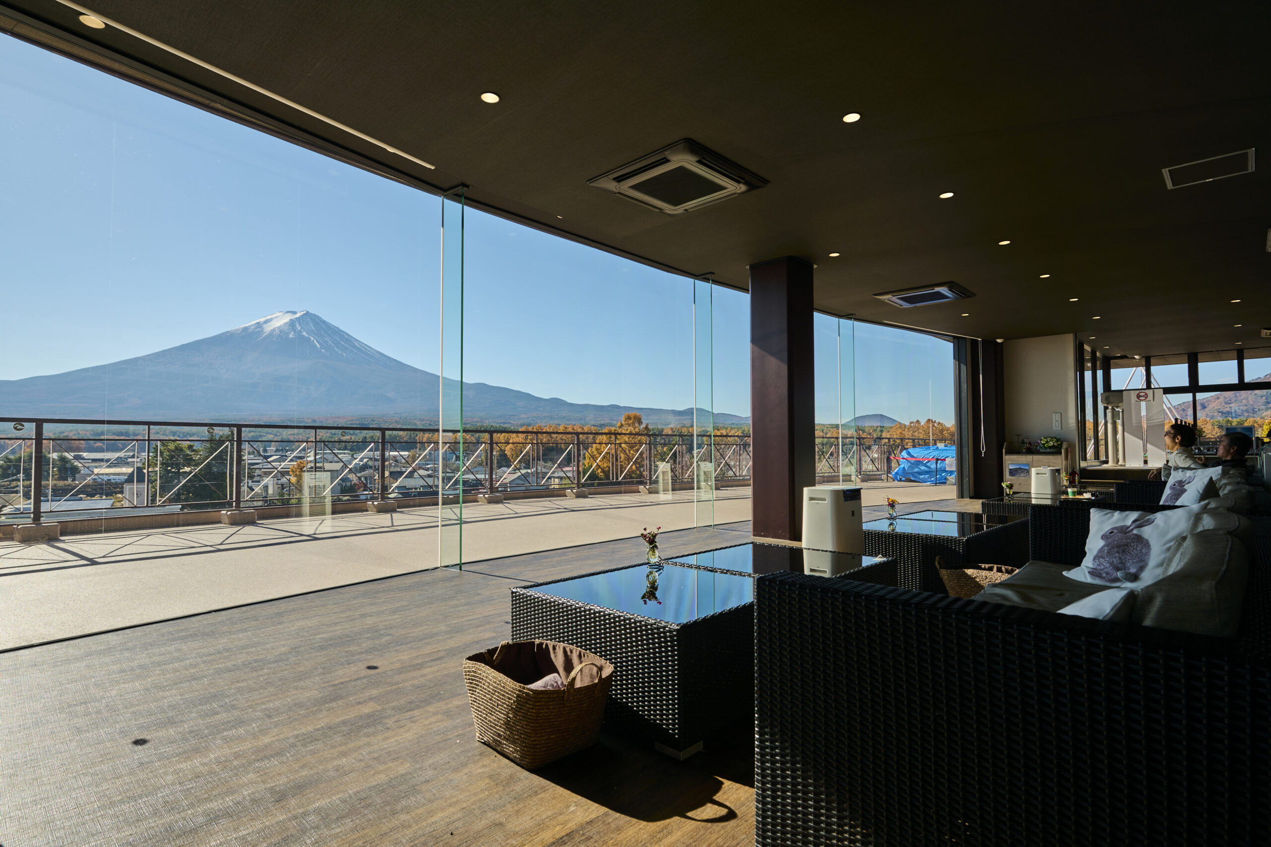 いつでも撮れる逆さ富士「富士展望の丘　ふじさんデッキ―光と雲の展望台―」