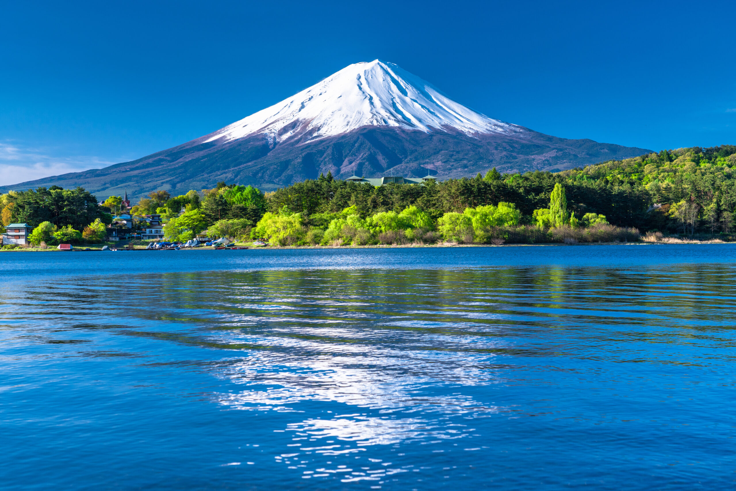 河口湖 ― 富士観光の玄関口、芸術と文化が薫る湖