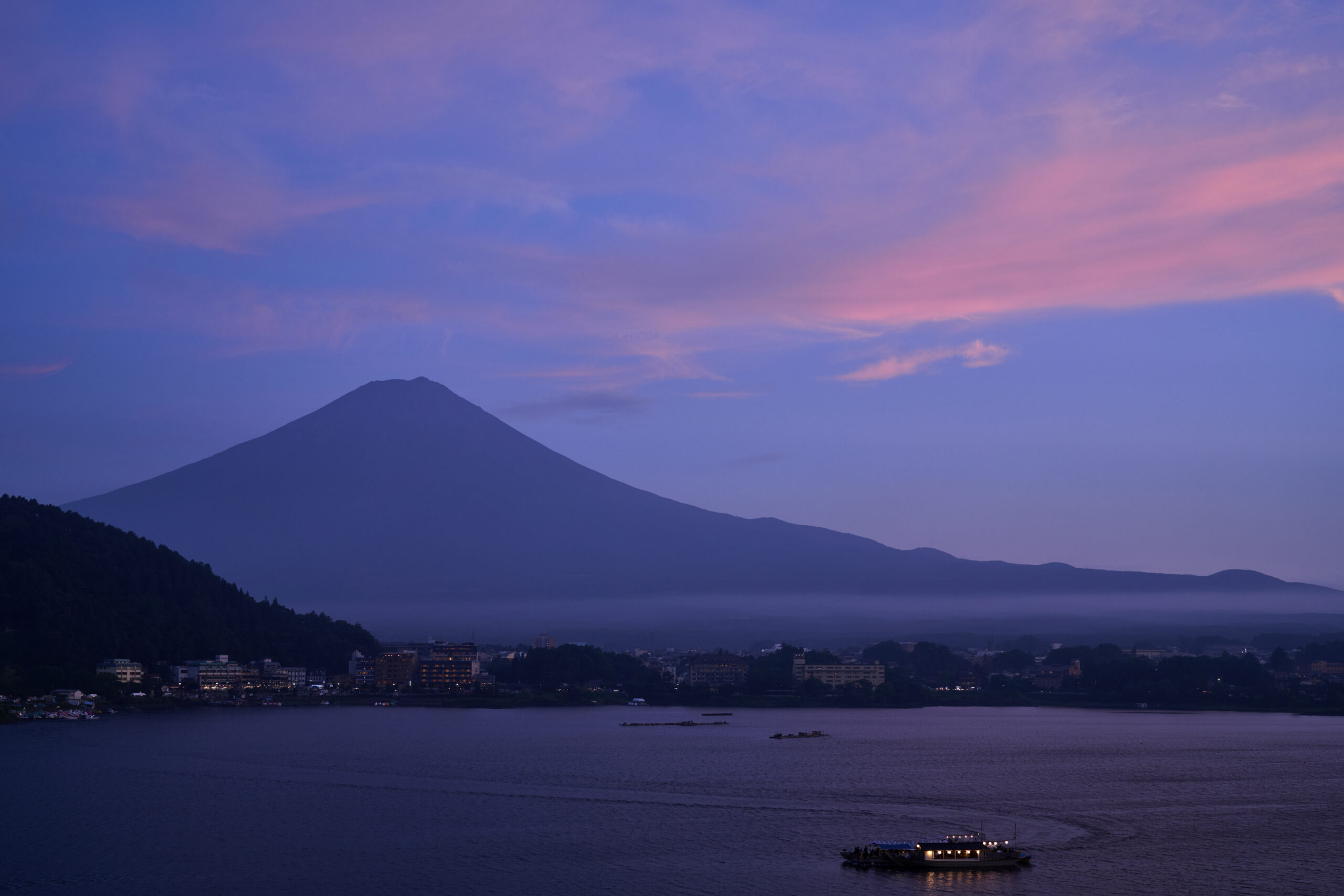 夏、冬どちらも行きたい！　富士河口湖町の花火大会