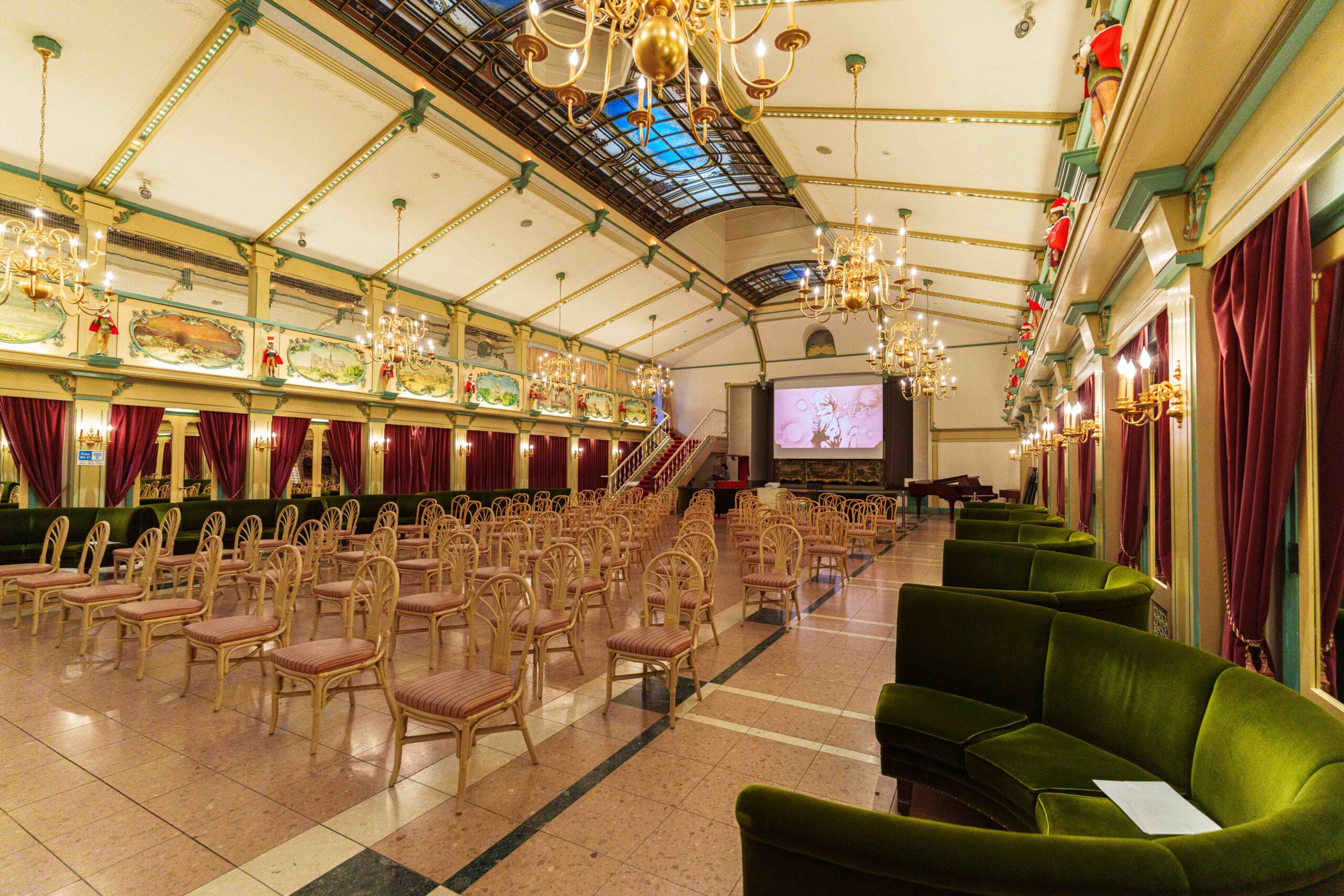 美術館・博物館めぐり｜雨音も演出の一部に。中世ヨーロッパへの時間旅行、河口湖音楽と森の美術館