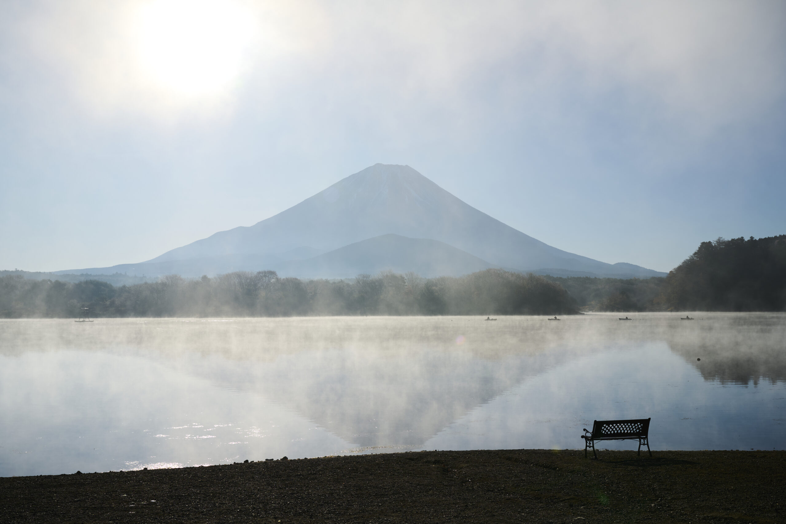 冬 ― 雪化粧の富士と静寂の美