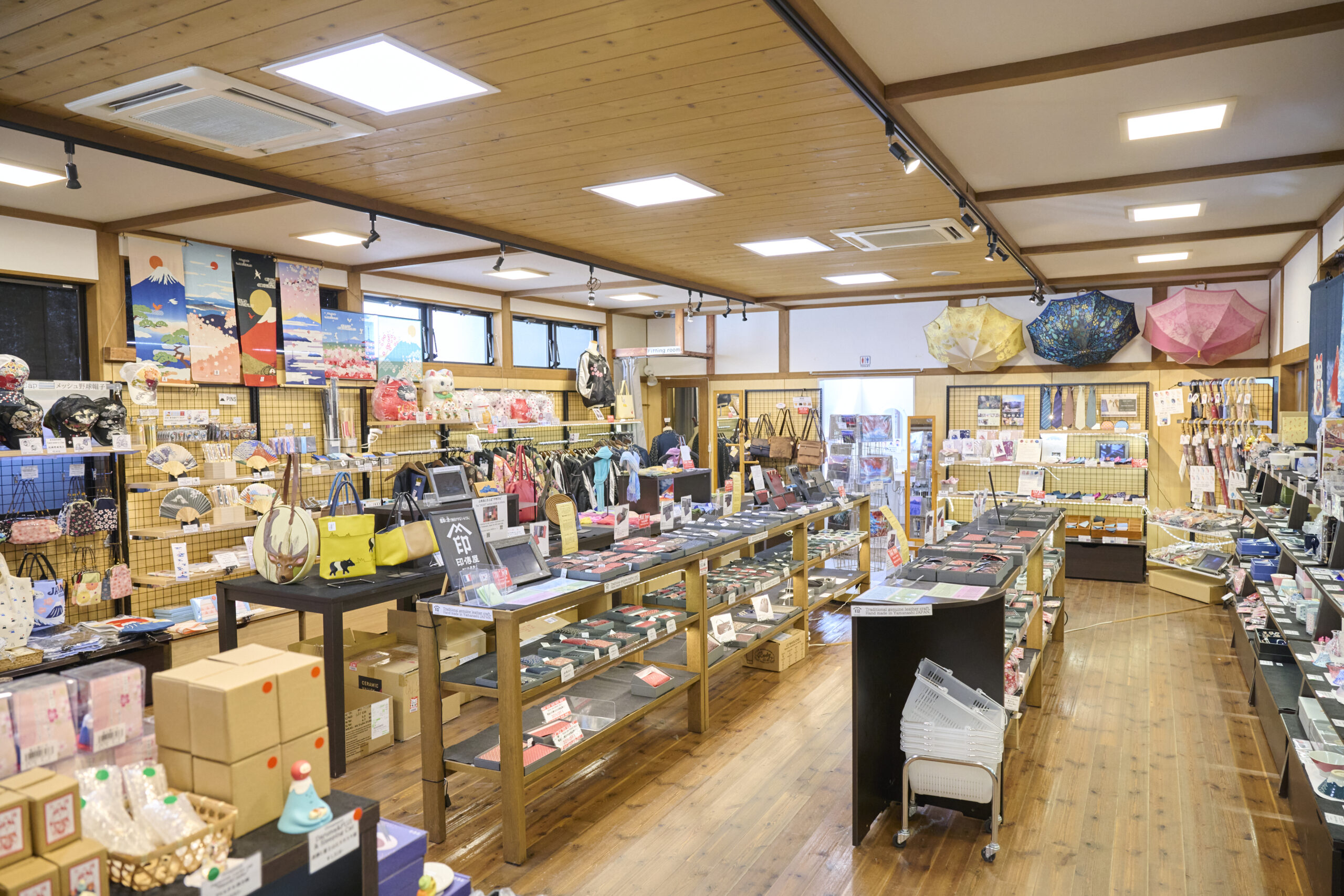 大石紬伝統工芸館